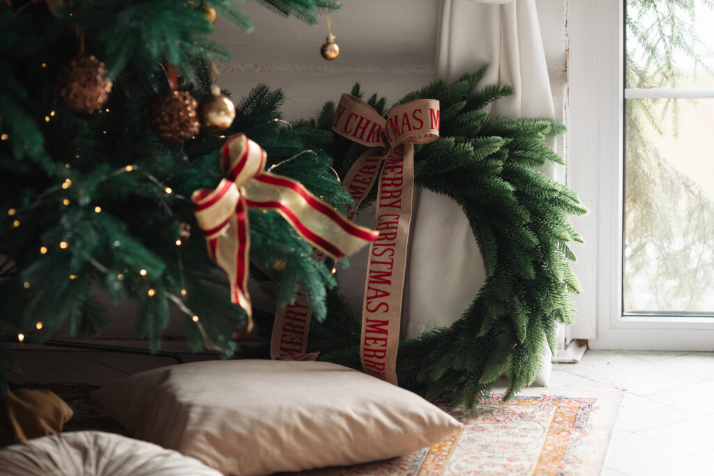 🎄How to Decorate for Christmas Outside the Box Thumbnail
